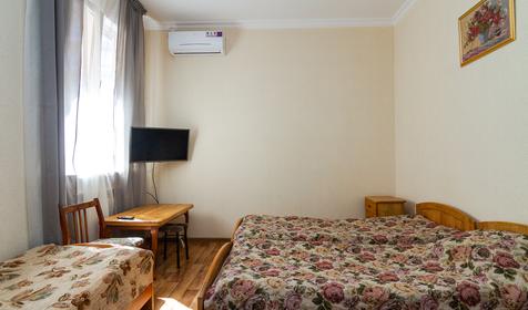 Эконом улучшенный трехместный. Гостевой дом Лазурит, Адлер