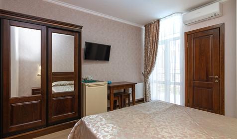 Двухместный полулюкс с видом на бассейн. Гостевой дом Юг, Туапсинский район, п. Небуг