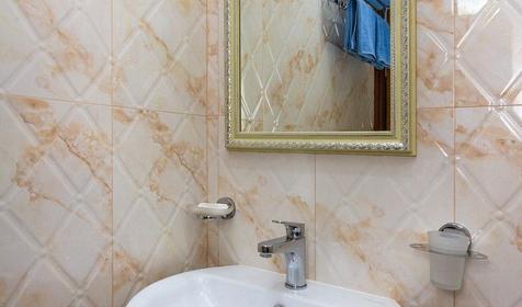 Двухместный полулюкс с видом на бассейн. Гостевой дом Юг, Туапсинский район, п. Небуг