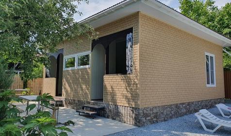 Домик трехкомнатный шестиместный