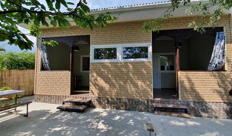 Домик трехкомнатный шестиместный