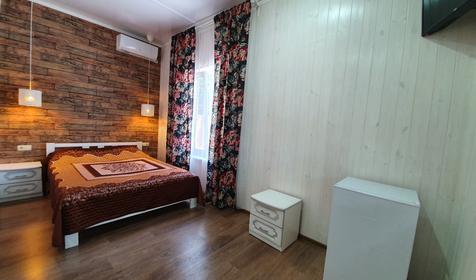 Домик трехкомнатный шестиместный