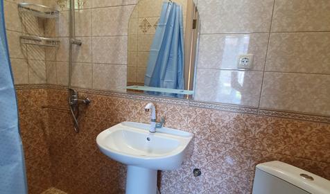 Домик трехкомнатный шестиместный