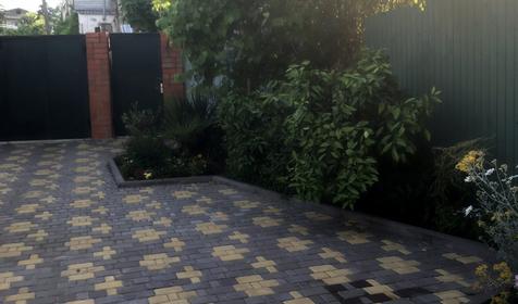 На переулке Изумрудном