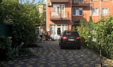 На переулке Изумрудном