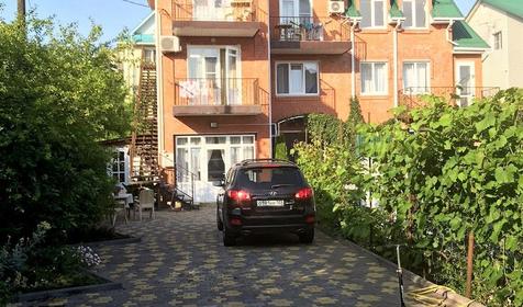 На переулке Изумрудном