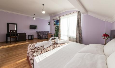 Трехместный с балконом