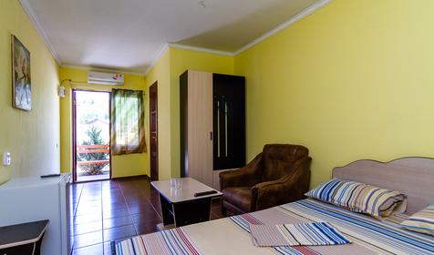 Стандарт двухместный с отдельным выходом на улицу. Отель Симба. Туапсе, Лермонтово