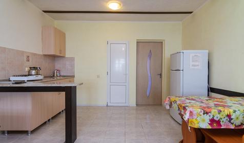 Студия №10 четырехместная (вид на море). Гостиница Мальва. Туапсе, Тюменский