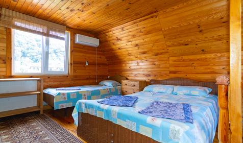 Двухэтажный домик. Гостевой комплекс по ул. Черноморская 27, Туапсинский район, п. Ольгинка