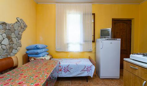 Трехместный с кухней, 2 этаж. Гостевой комплекс по ул. Черноморская 27, Туапсинский район, п. Ольгинка