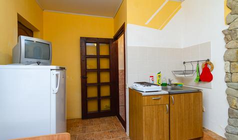 Трехместный с кухней, 2 этаж. Гостевой комплекс по ул. Черноморская 27, Туапсинский район, п. Ольгинка