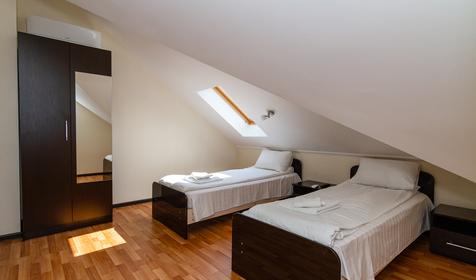 Пятиместный двухкомнатный без балкона (№27). Гостевой дом Адмирал, Туапсе, Небуг