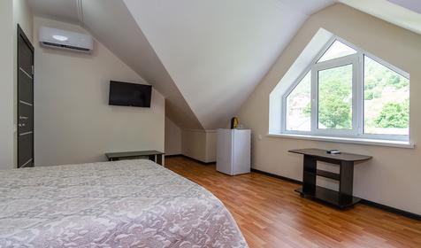 Трехместный с фронтоном (№26). Гостевой дом Адмирал, Туапсе, Небуг