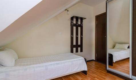 Трехместный с фронтоном (№26). Гостевой дом Адмирал, Туапсе, Небуг