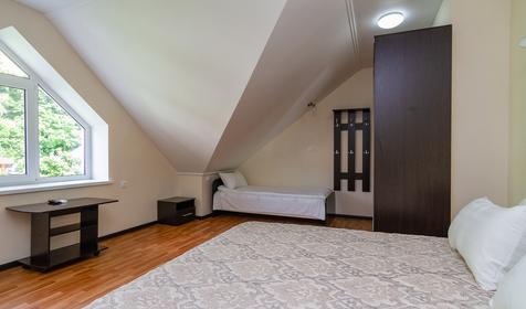 Трехместный с фронтоном (№26). Гостевой дом Адмирал, Туапсе, Небуг