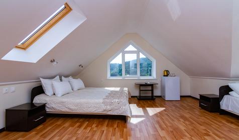 Трехместный с фронтоном и гардеробной (№28). Гостевой дом Адмирал, Туапсе, Небуг