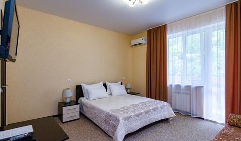 Четырехместный с балконом (№10) с балконом (№10). Гостевой дом Адмирал, Туапсе, Небуг