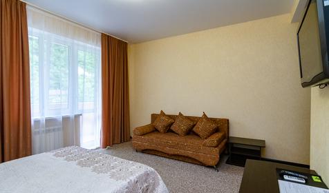 Четырехместный с балконом (№10) с балконом (№10). Гостевой дом Адмирал, Туапсе, Небуг