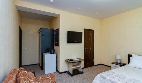 Четырехместный с балконом (№10) с балконом (№10). Гостевой дом Адмирал, Туапсе, Небуг