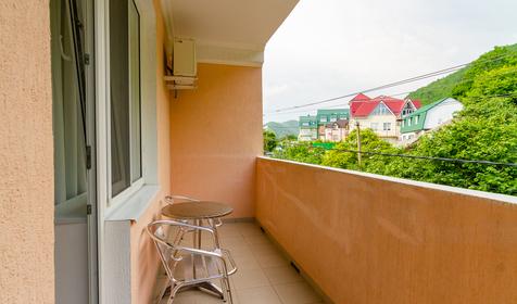 Четырехместный с балконом (№10) с балконом (№10). Гостевой дом Адмирал, Туапсе, Небуг