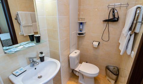 Трехместный с гардеробной и балконом (№18) с гардеробной и балконом (№18). Гостевой дом Адмирал, Туапсе, Небуг