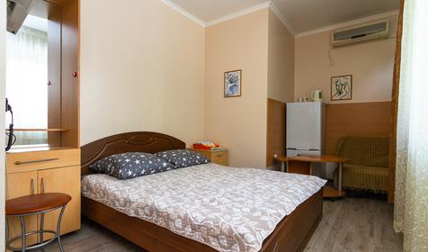 Трехместный улучшенный эконом. Гостевой дом Андронник, Сочи