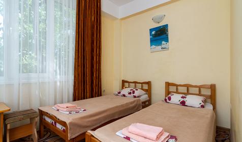 Трехместный стандарт. Гостевой дом Городок, п. Лазаревское