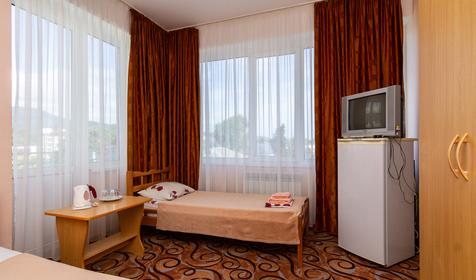 Трехместный стандарт с балконом. Гостевой дом Городок, п. Лазаревское