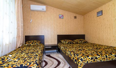 Трехместный отдельный домик с собственной кухней. Гостевой дом Альпийская горка. Небуг