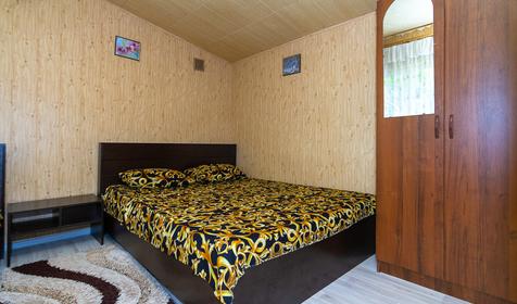 Трехместный отдельный домик с собственной кухней. Гостевой дом Альпийская горка. Небуг