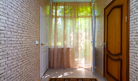 Трехместный отдельный домик с собственной кухней. Гостевой дом Альпийская горка. Небуг