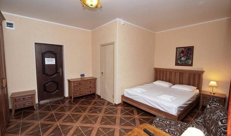 Стандарт трехместный, цокольный этаж. Касабланка, г. Геленджик