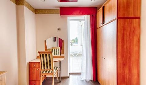 Семейный четырехместный. Гостиница Круиз на Серафимовича. Геленджик