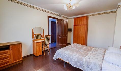 Семейный четырехместный. Гостиница Круиз на Серафимовича. Геленджик