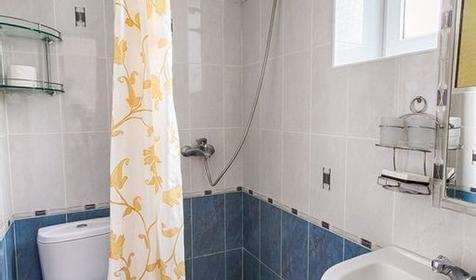 Стандарт двухместный (цоколь). Гостиница Круиз на Серафимовича. Геленджик