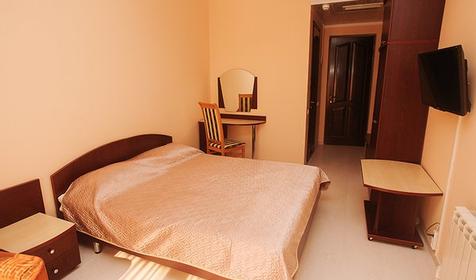 Стандарт двухместный. Гостиница Круиз на Серафимовича. Геленджик