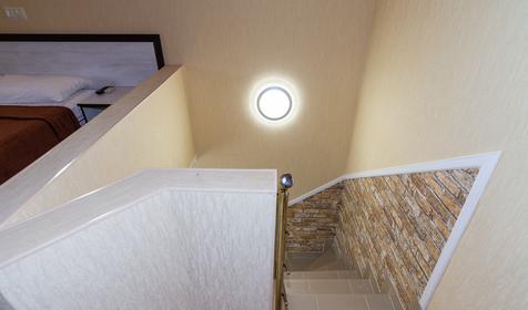 Двухуровневый трехместный