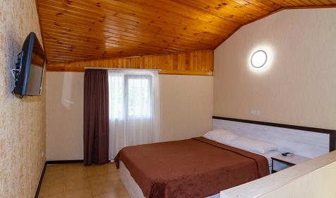 Двухуровневый трехместный