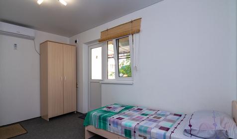 Трехместный с кондиционером. Гостевой дом На Береговой 18. Геленджик, Архипо-Осиповка