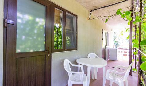 Трехместный с кондиционером. Гостевой дом На Береговой 18. Геленджик, Архипо-Осиповка