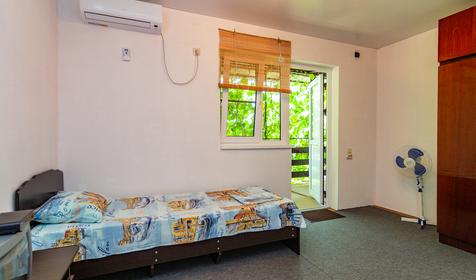 Трехместный с кондиционером. Гостевой дом На Береговой 18. Геленджик, Архипо-Осиповка