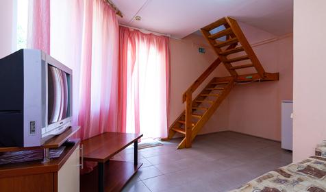 Четырехместный двухъярусный коттедж. База отдыха Дружба, г. Геленджик, с. Архипо-Осиповка