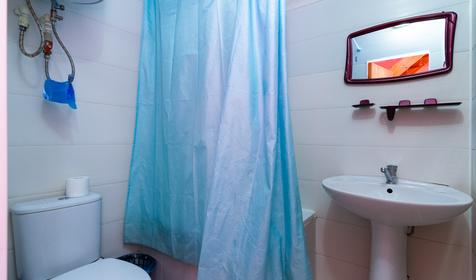 Четырехместный двухъярусный коттедж. База отдыха Дружба, г. Геленджик, с. Архипо-Осиповка