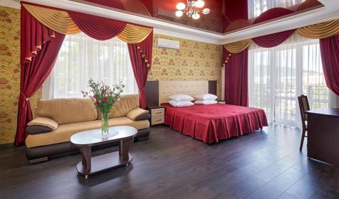 Полулюкс четырехместный. Отель Royal (Роял). Геленджик