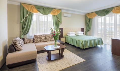 Полулюкс четырехместный. Отель Royal (Роял). Геленджик