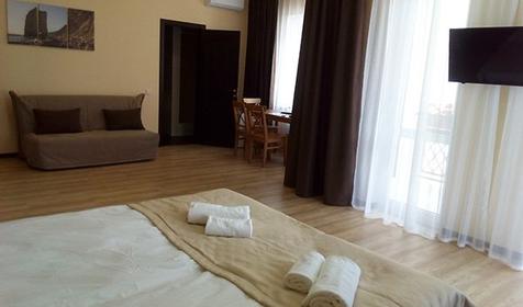 Люкс с балконом. Мини-отель Alpen House (Альпен Хаус). Геленджик