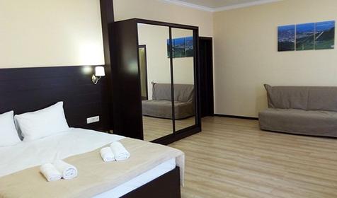 Люкс с балконом. Мини-отель Alpen House (Альпен Хаус). Геленджик