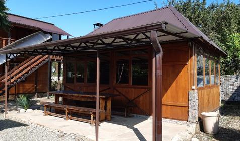 Домик у реки Дах