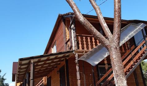 Домик у реки Дах